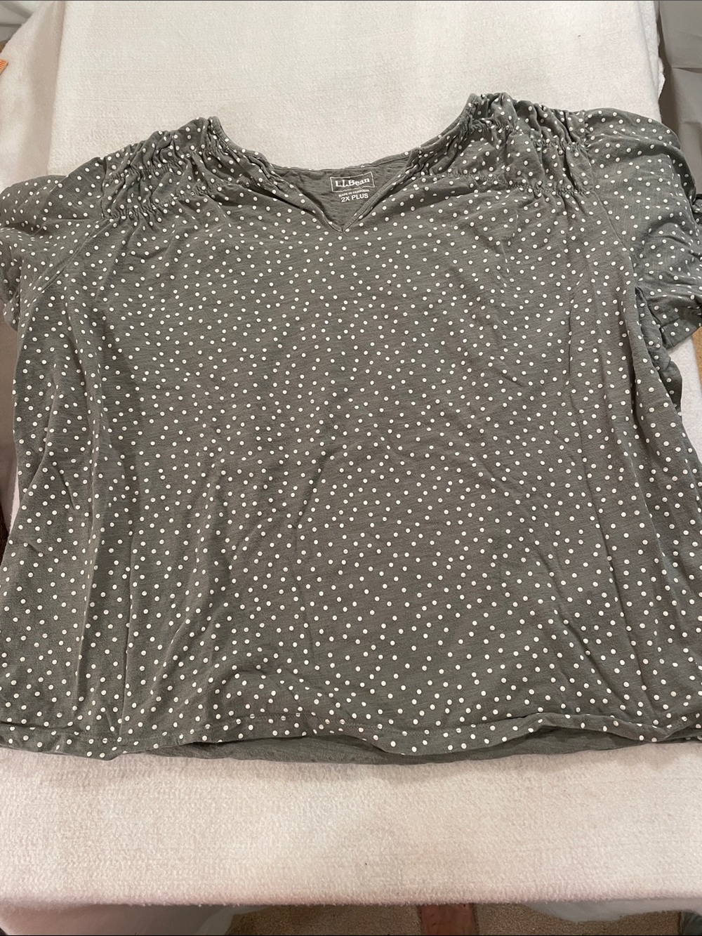 L.L. Bean Gray and White Polka Dot V-Neck Short Sleeve Top